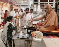 Teertha Vitarana; Picture Courtesy Shri Jaikishan Kandlur