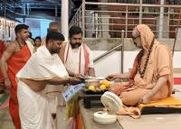 Teertha Vitarana; Picture Courtesy Shri Jaikishan Kandlur