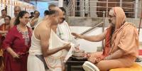 Teertha Vitarana; Picture Courtesy Shri Jaikishan Kandlur