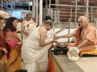 Teertha Vitarana; Picture Courtesy Shri Jaikishan Kandlur