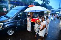 Arrival of HH Swamiji; Picture courtesy Shri Sadashiv Bana