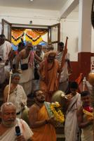 Arrival of HH Swamiji; Picture courtesy Smt. Sanjana Bantwal