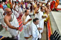Mandala Puja & Shri Vedavyasa Puja by HH Swamiji; Picture courtesy Shri Sadashiv Bana