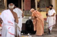 documents/gallery/HH_performing_Ramanjaneya_Puja_on_Hanuman_Jayanti_(8th_Apr_2020)/IMG_0043.jpg