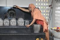 Jalabhisheka by HH Swamiji; Picture Courtesy Shri Dinesh Karkal