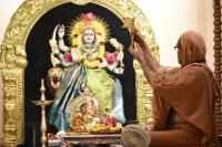 Shri Devi Pujana by HH Swamiji; Picture Courtesy Shri Abhinav Kalla