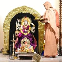 Shri Devi Pujana by HH Swamiji; Picture Courtesy Shri Abhinav Kalla