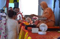 Padma Bhushan Smt Suman Kalyanpur receiving the Vishwa Saraswath Samman at the Divine hands of HH Swamiji