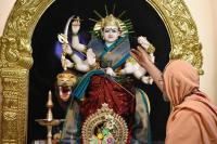 Jalabhisheka by HH Swamiji; Picture Courtesy Shri Abhinav Kalla