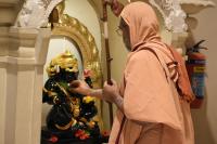 Jalabhisheka by HH Swamiji; Picture Courtesy Shri Abhinav Kalla