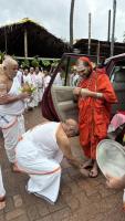 H.H. Shrimat Vamanashram Swamiji being received by Narayan Mallapur mam and Ulman Gurubhat mam with Poorna Kumbha